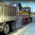 Японская супермашина для уборки снега приступила к работе в Архангельске