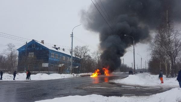 На окраине Архангельска в прощенное воскресенье загорелся трактор