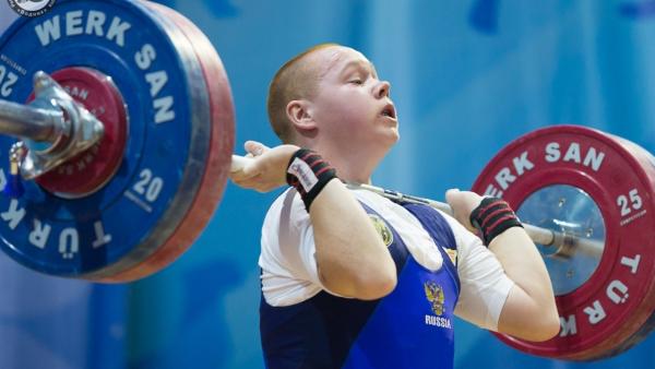 Юный богатырь Поморья вошел в квартет сильнейших тяжелоатлетов на первенстве России