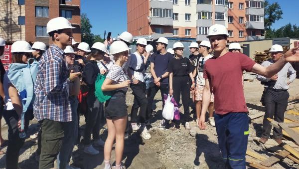 Будущие инженеры побывали на стройплощадке Группы «Аквилон» в Архангельске
