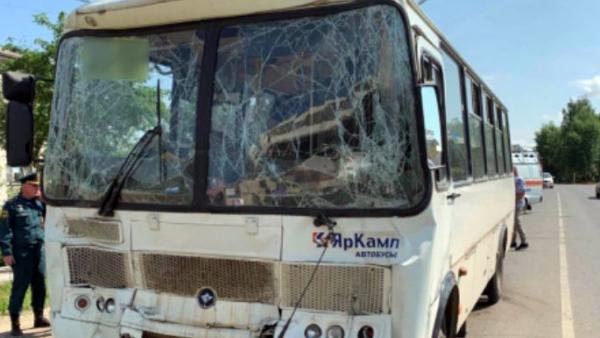 Восемь человек пострадали в результате столкновения двух автобусов в Котласе