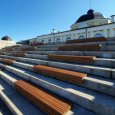 Лестницу в районе Пур-Наволока превратили в амфитеатр для уличных музыкантов