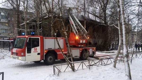 Случай возгорания заброшенной «деревяшки» зафиксирован в Новодвинске 