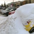 Неубранный Архангельск продолжает заваливать снегом