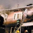 Ночью в центре Архангельска горел деревянный двухэтажный дом