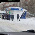 Фотофакт: крыша остановки в центре Архангельска рухнула под тяжестью снега