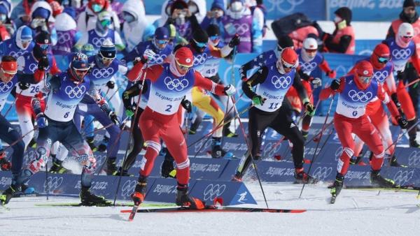 Александр Большунов выиграл золото сокращенного лыжного марафона на Олимпиаде 