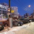 Фотофакт: хаотичная парковка автомобилей на остановке транспорта в Архангельске