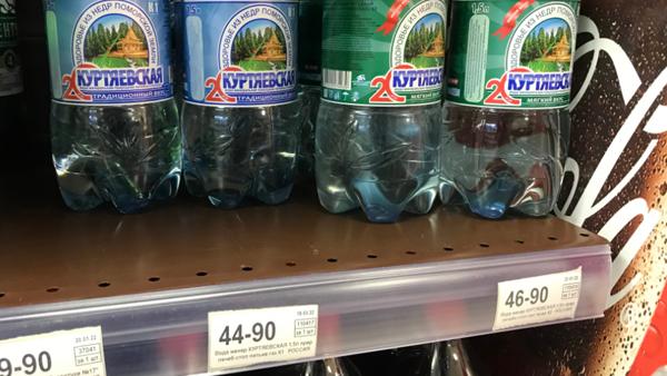 Местная минералка тоже подорожала на 15% - вместо 39 рублей 1,5-литровая бутылка продается за 45 