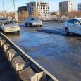 Дыры в асфальте при въезде на Кузнечевский мост в Архангельске залатали дорожники