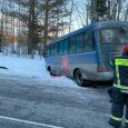 Автобус с детьми из Архангельской области перевернулся в Карелии