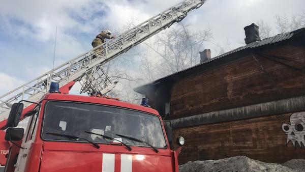 Тушение пожара в центре Архангельска потребовало перекрытия движения