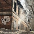 Пожар в аварийной архангельской «деревяшке» стал третьим по счету за год