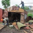 Зачистка земель вдоль жд-путей в Архангельске от старых гаражей идет полным ходом