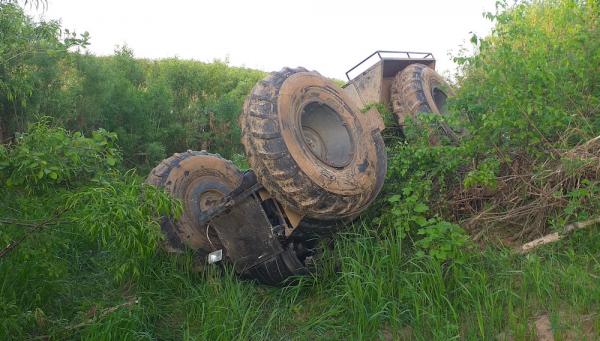 В Пинежском районе опрокинулся каракат вездеход. Водитель погиб