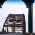 Фурам въезд запрещен: Архангельск оказался в «грузовой блокаде» из-за ремонта моста