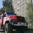 В Архангельске при пожаре в доме беременную женщину эвакуировали по автолестнице