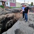 Ремонт нашумевшей дорожной ямы в Архангельске обернулся потопом у «деревяшек»