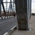 В Архангельске с жд-моста в реку сорвался мужчина