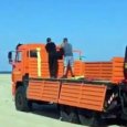 Власти намерены обуздать дерзких добытчиков песка на северодвинском побережье