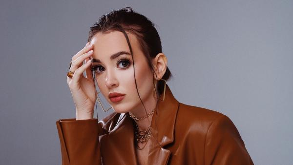 Асия встретит 25-летие в холодном Архангельске на «Факультативе ...