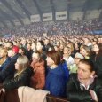 Тысячи архангелогородцев спели хиты «Руки вверх» вместе с Жуковым во Дворце спорта