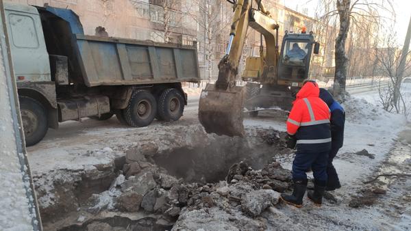 В Котласе вторые сутки борются с коммунальным ЧП, лишившим людей воды на Рождество