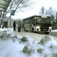 Архангелогородцы «благодарят» мезенских дорожников за снежные кучи на остановках