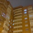 В Новодвинске из окна многоэтажки выпала молодая девушка